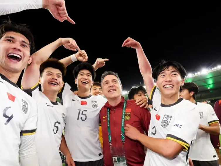 世界杯比赛在线观看地址-44岁前国脚：我看U23国足踢球心里发慌，安东尼奥防守不如沈祥福